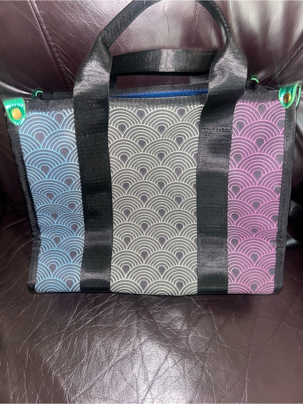Kurt Geiger Southbank tote with keychain - Picture 3 of 5